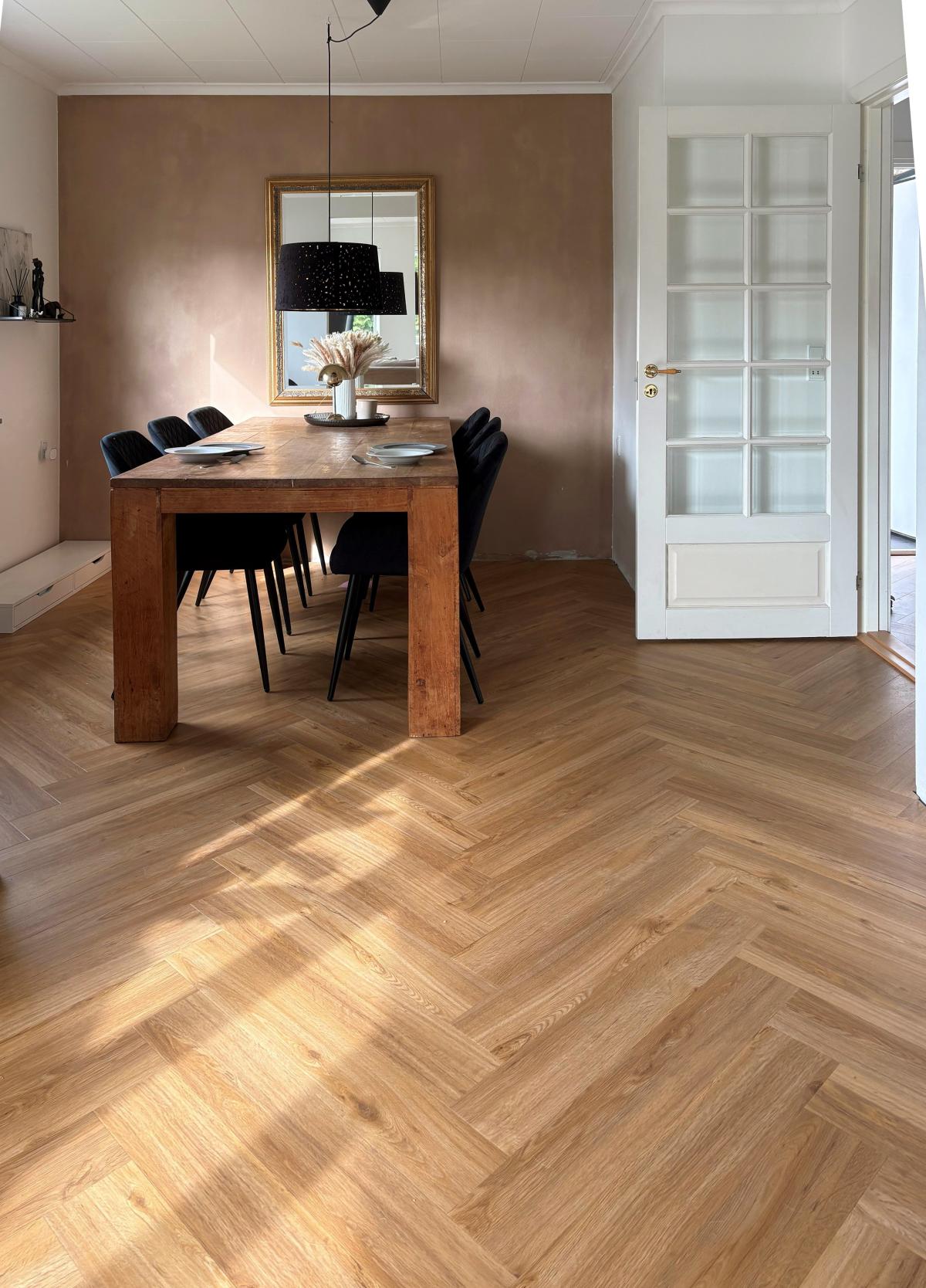 LVT